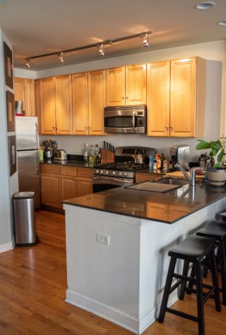 847 W MONROE Street 3F, Chicago, IL 60647