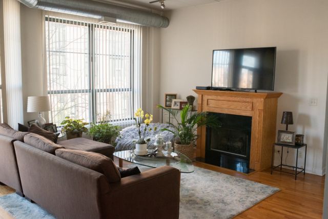 847 W MONROE Street 3F, Chicago, IL 60647