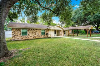 212 Hillview DR, Luling, TX 78648