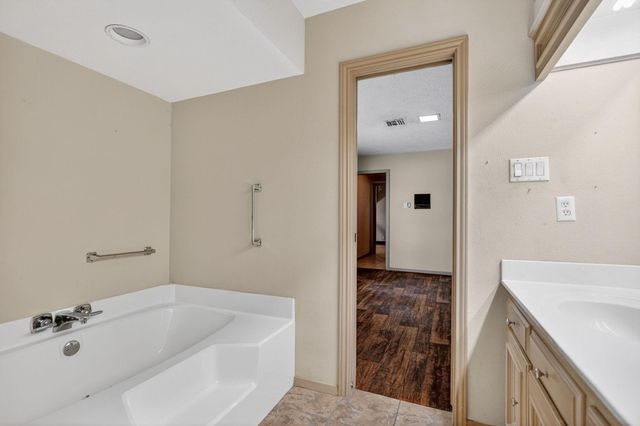 2911 Partridge Circle, Bryan, TX 77802