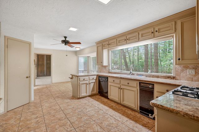 2911 Partridge Circle, Bryan, TX 77802