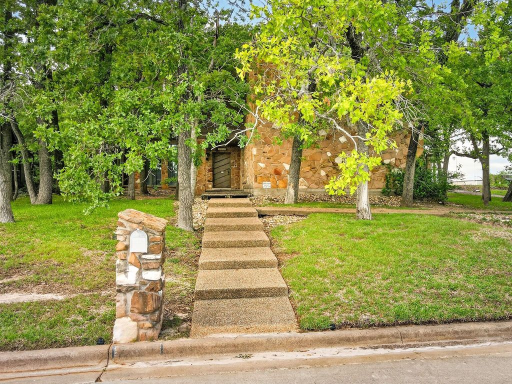 2911 Partridge Circle, Bryan, TX 77802