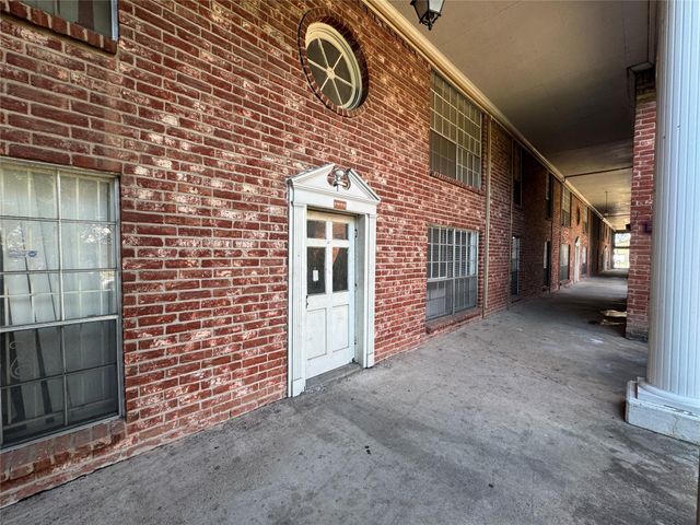 9201 Clarewood Drive 10, Houston, TX 77036