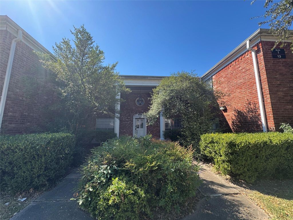 9201 Clarewood Drive 10, Houston, TX 77036