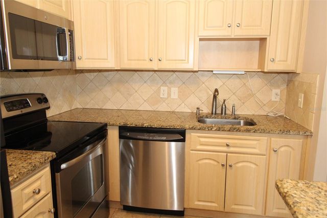 2202 CLUBHOUSE DRIVE 187, Sun City Center, FL 33573