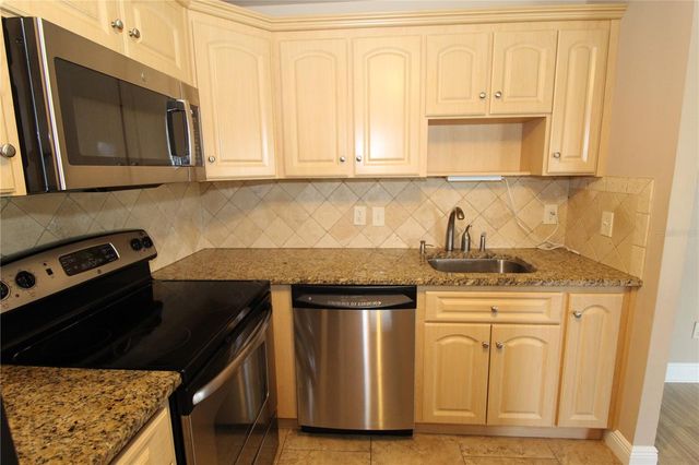 2202 CLUBHOUSE DRIVE 187, Sun City Center, FL 33573