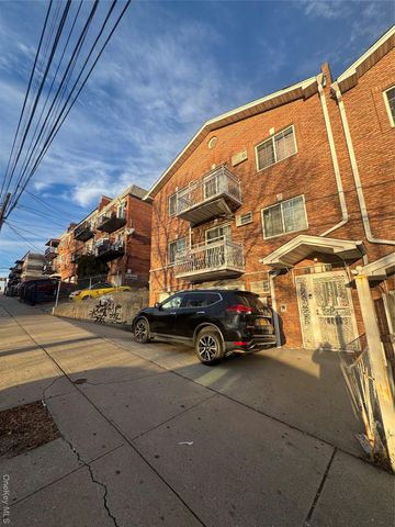 8713 164th Street, Jamaica Hills, NY 11432