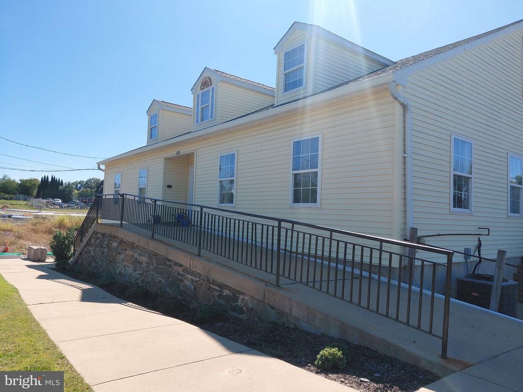 3950 GERMANTOWN PIKE, COLLEGEVILLE, PA 19426 — exterior