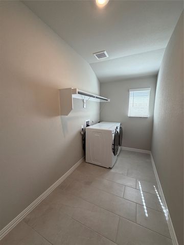 2127 Mustang Way, Seagoville, TX 75159