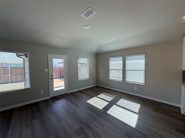 2127 Mustang Way, Seagoville, TX 75159