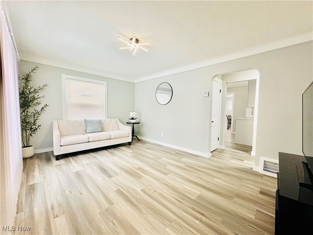 3326 Grovewood Avenue, Parma, OH 44134