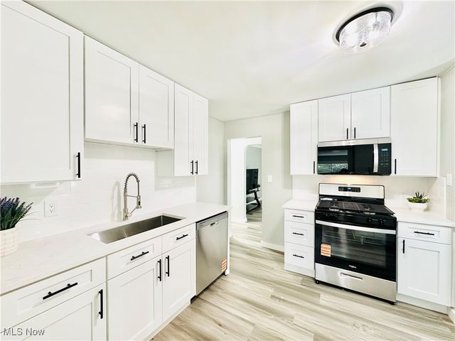 3326 Grovewood Avenue, Parma, OH 44134