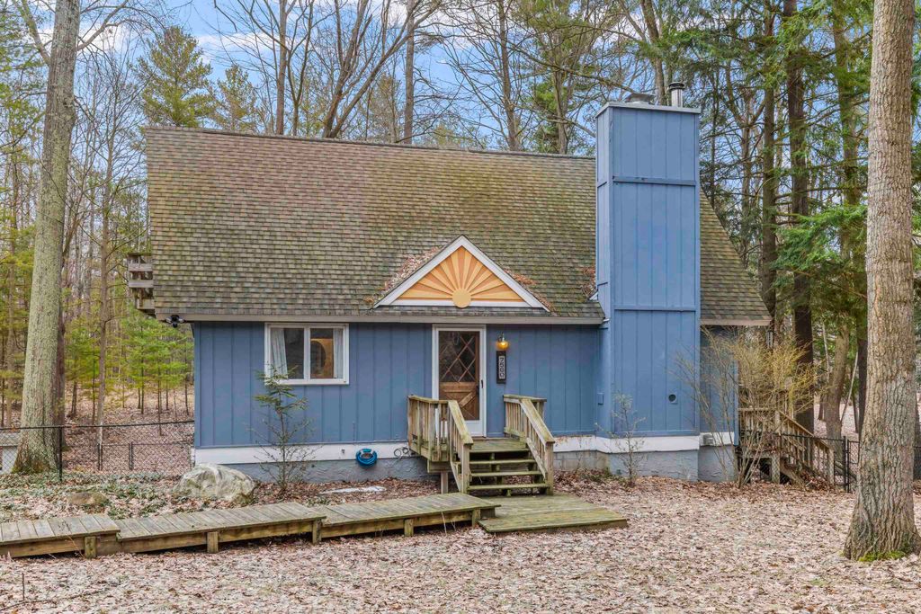 7560 Peaceful Valley Road, Acme Twp, MI 49690