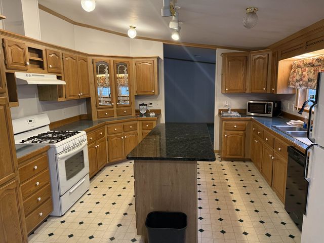 105 Brock Hill Road, Grafton, NH 03240