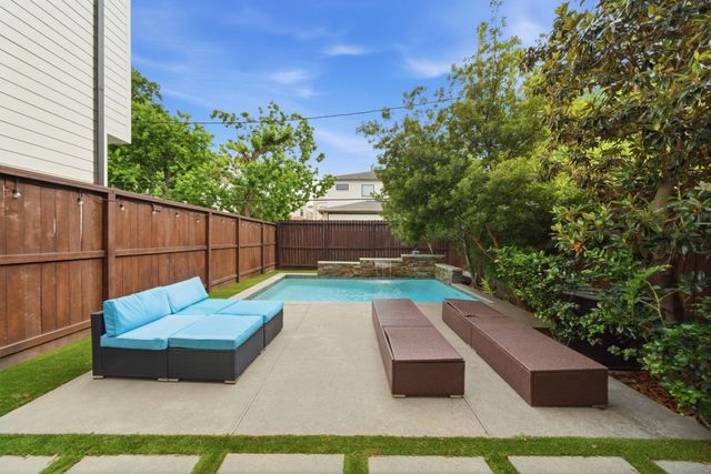 4311 Floyd Street, Houston, TX 77007