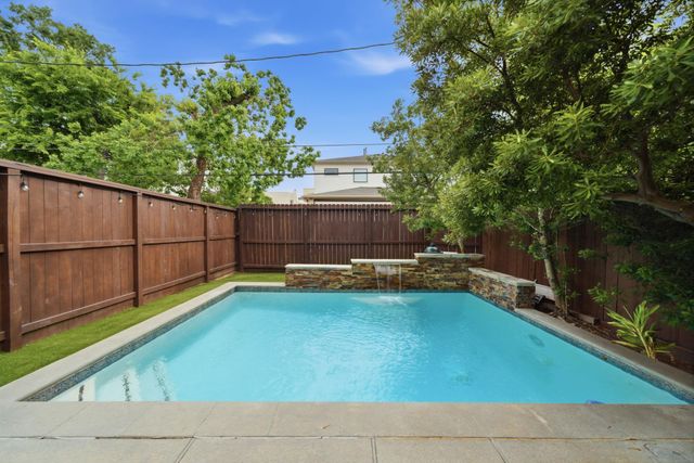 4311 Floyd Street, Houston, TX 77007