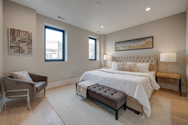 2816 N Southport Avenue 2, Chicago, IL 60657