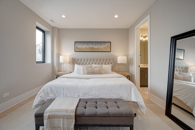 2816 N Southport Avenue 2, Chicago, IL 60657