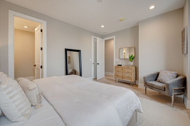 2816 N Southport Avenue 2, Chicago, IL 60657