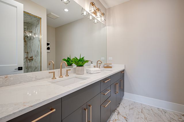 2816 N Southport Avenue 2, Chicago, IL 60657