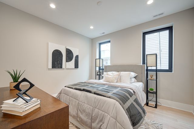 2816 N Southport Avenue 2, Chicago, IL 60657
