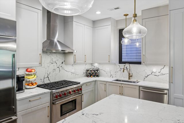 2816 N Southport Avenue 2, Chicago, IL 60657