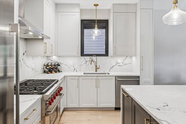 2816 N Southport Avenue 2, Chicago, IL 60657