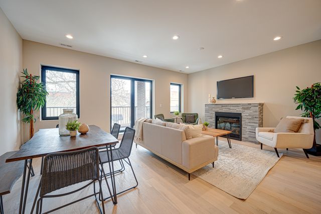 2816 N Southport Avenue 2, Chicago, IL 60657