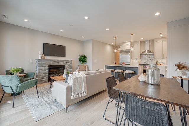 2816 N Southport Avenue 2, Chicago, IL 60657