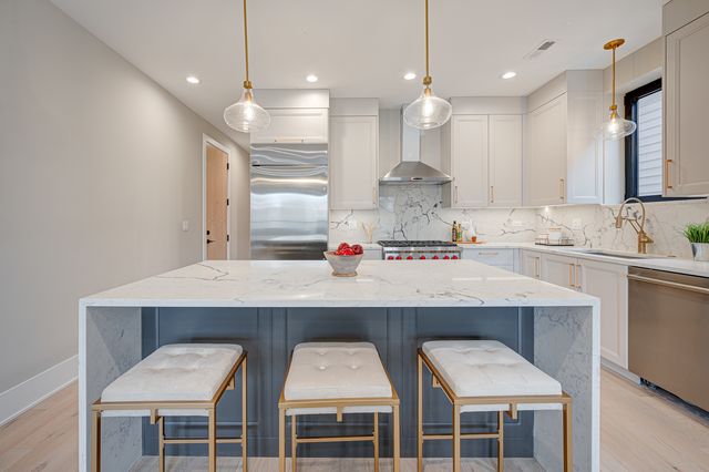 2816 N Southport Avenue 2, Chicago, IL 60657