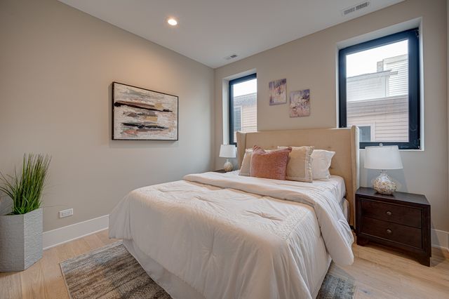 2816 N Southport Avenue 2, Chicago, IL 60657