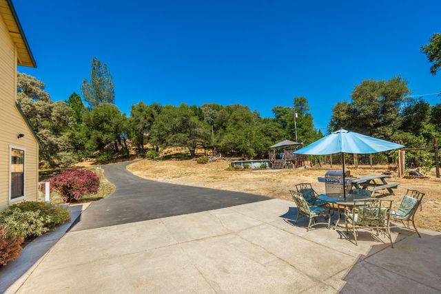 10151 Trauner Ln, Rough And Ready, CA 95975