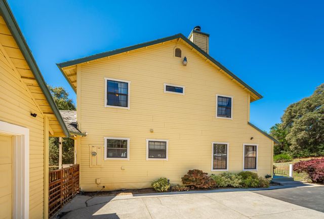 10151 Trauner Ln, Rough And Ready, CA 95975