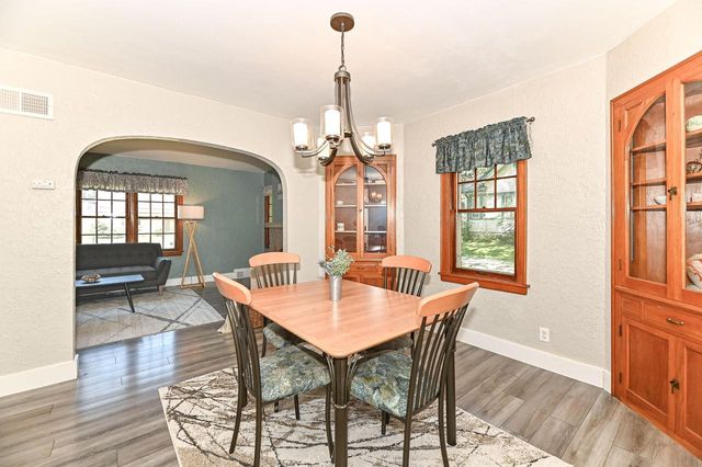 W232N6198 Waukesha AVENUE, Sussex, WI 53089