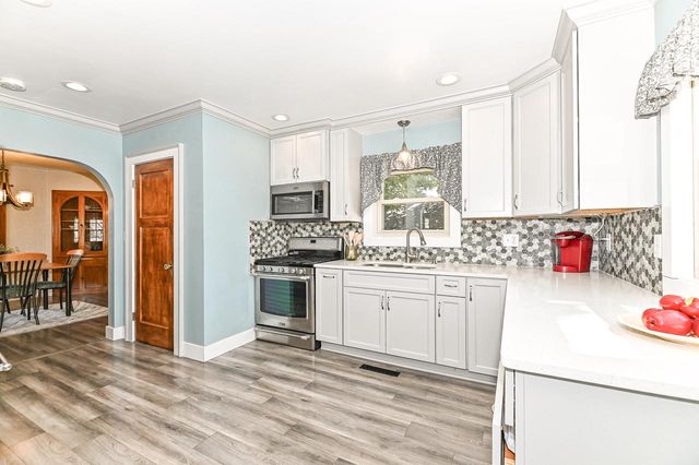 W232N6198 Waukesha AVENUE, Sussex, WI 53089