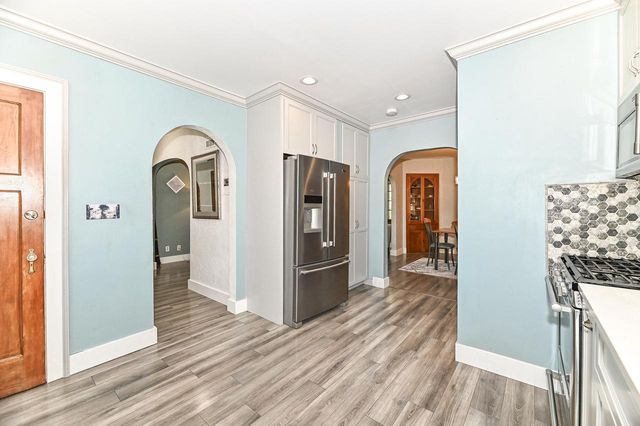 W232N6198 Waukesha AVENUE, Sussex, WI 53089