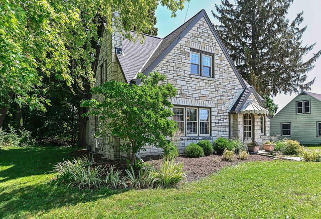 W232N6198 Waukesha AVENUE, Sussex, WI 53089