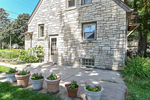 W232N6198 Waukesha AVENUE, Sussex, WI 53089