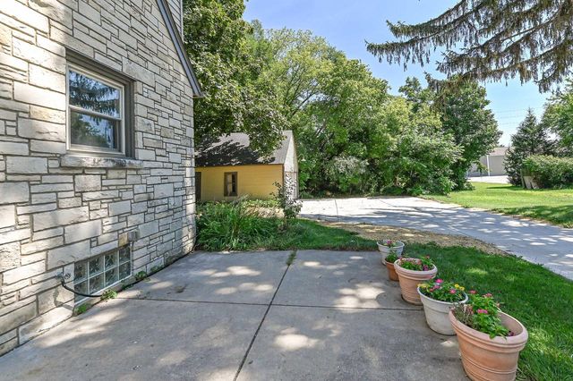 W232N6198 Waukesha AVENUE, Sussex, WI 53089