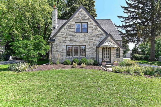 W232N6198 Waukesha AVENUE, Sussex, WI 53089