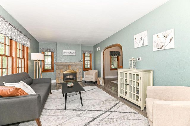 W232N6198 Waukesha AVENUE, Sussex, WI 53089