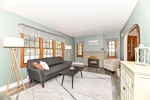 W232N6198 Waukesha AVENUE, Sussex, WI 53089