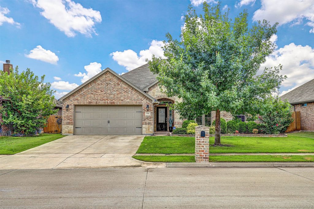 1116 Little John Drive, Saginaw, TX 76179