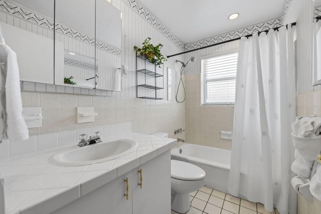 1020 NW 45th Avenue, Coconut Creek, FL 33066