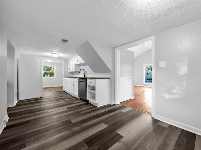 3628 N Flora Avenue, Kansas City, MO 64116