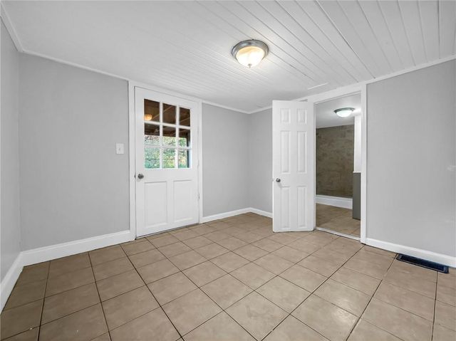 3628 N Flora Avenue, Kansas City, MO 64116