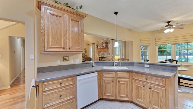 8199 Hills Parkway, Montgomery, TX 77316