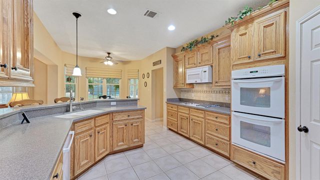 8199 Hills Parkway, Montgomery, TX 77316