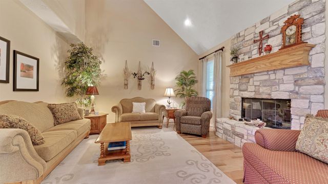 8199 Hills Parkway, Montgomery, TX 77316