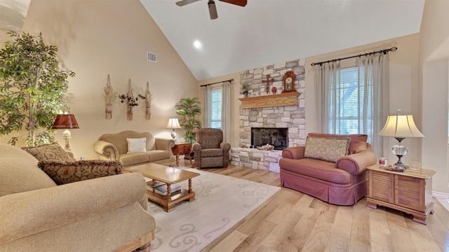 8199 Hills Parkway, Montgomery, TX 77316